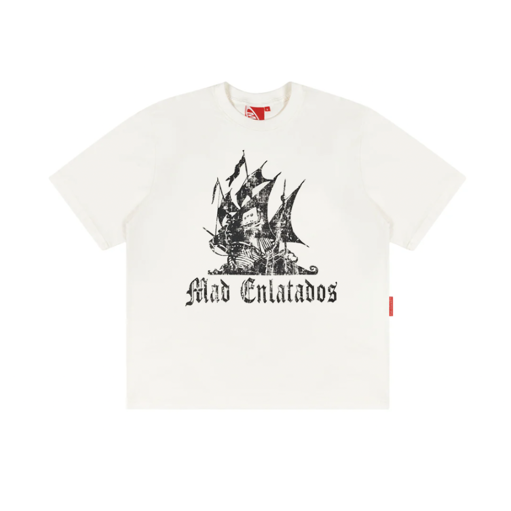 Camiseta Mad Enlatados Barco de Pirataria Off White