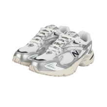 Carregar imagem no visualizador da galeria, New Balance 725v1 Silver Metallic
