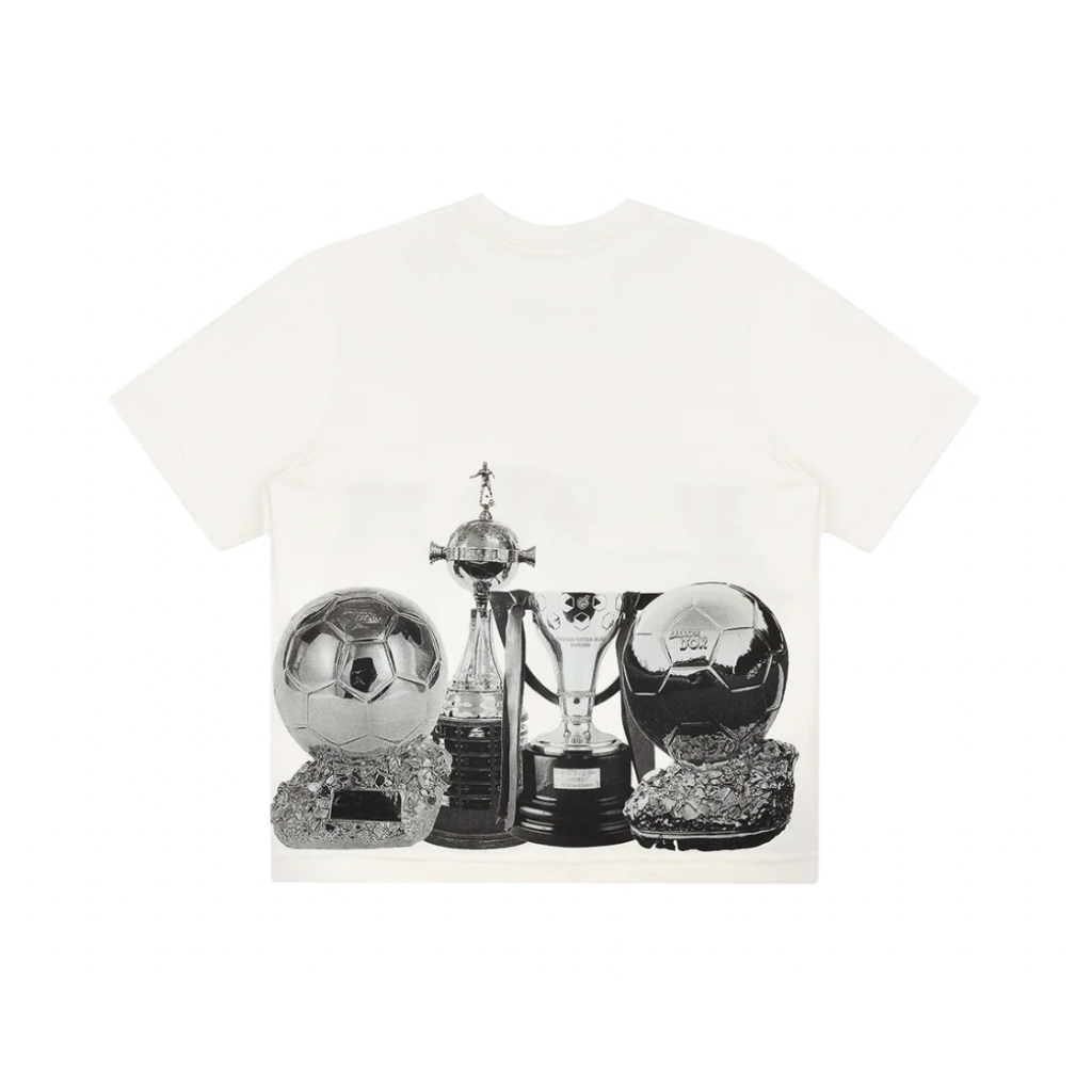 Camiseta Mad Enlatados x Tropa do Bruxo Sala de Trofeu Off White